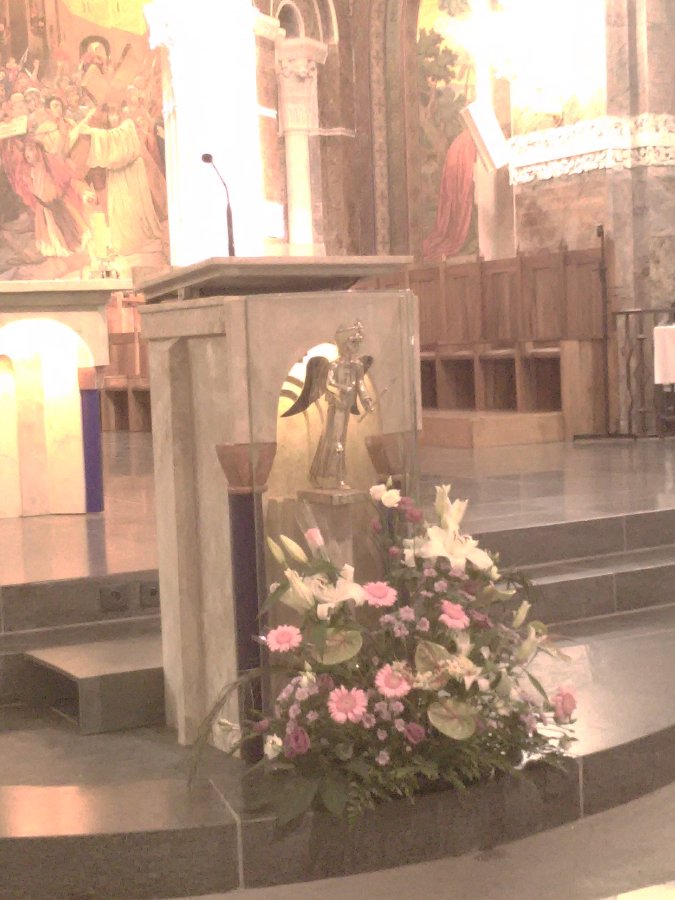  16 août 2016 : ambon (pupitre) de la Basilique du Rosaire.